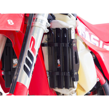 Protection de radiateur AXP Fast-Cleaning - noir pour KTM SX 125, SX 250, HUSQVARNA FC 250, FC 350 et GAS GAS EC 250, ECF 250