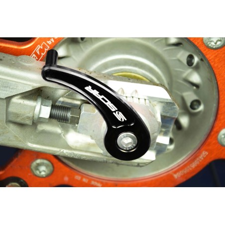 ARRACHE-AXE ARRIÈRE SCAR pour BETA, GAS GAS, HUSQVARNA, KTM EC 250 F, EC 350 F, EX 450 F, MC 250 F de 2023 à 2026