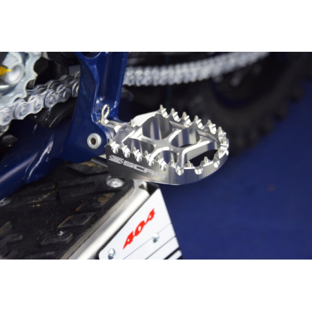SCAR Evolution footpeg for KTM EXC 250, EXC 300, HUSQVARNA FC 250, FC 450 and GAS GAS EC 250, MC 85 from 2016 to 2024
