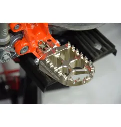 SCAR Evolution Foot Pegs for KTM EXC 250, EXC 300, EXCF 250, HUSQVARNA FC 250, FC 450, FE 250 and GAS GAS EC 250, EC 300, MC 85