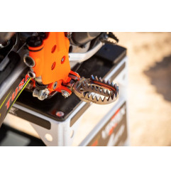 Repose-pieds SCAR Gripper - Titane pour KTM XC 250, XC 300, HUSQVARNA FC 250, FC 350 et GAS GAS EC 250, MC 85 de 2016 à 2024