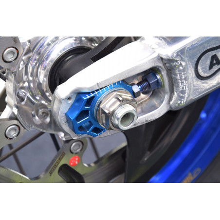 SCAR Axle Blocks - Blue for YAMAHA WRF 250, WRF 450, YZ 125, YZ 250, YZF 250 and FANTIC XE 125, XX 125, XX 250 2002-2027