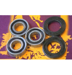 PIVOT WORKS Rear Wheel Bearings And Seals Kit for SUZUKI RM 125, RM 250 1992-1995