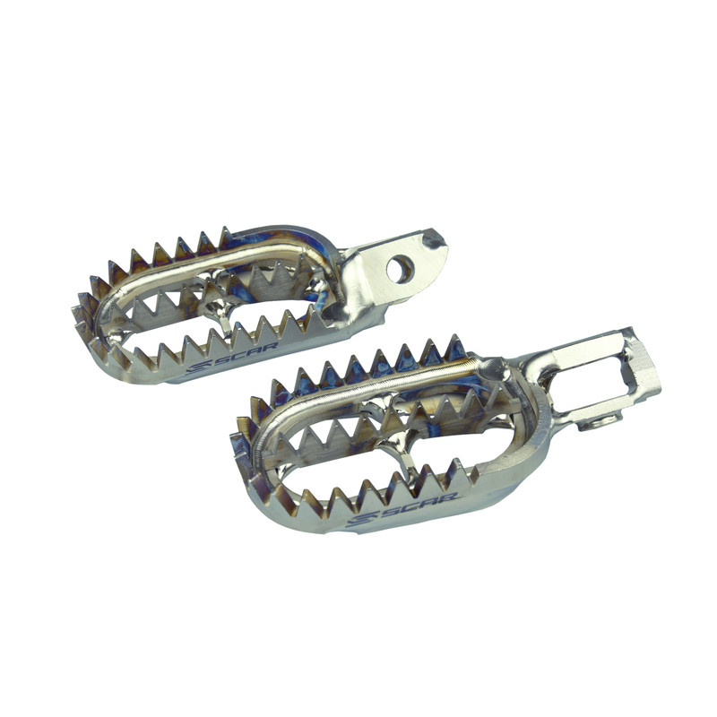 SCAR Titanium Fußrasten Gripper für KTM SX 125, SX 250, HUSQVARNA FC 250, FC 350 und GAS GAS EC 300, ECF 350 2023-2027 SCAR Titanium Fußrasten Gripper für KTM SX 125, SX 250, HUSQVARNA FC 250, FC 350 und GAS GAS EC 300, ECF 350 2023-2027