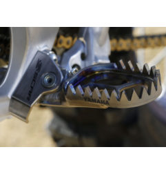 Soporte de estriberas SCAR de titanio para YAMAHA YZ 250, YZ 250 X, YZF 250, YZF 450 y FANTIC XXF 250, XXF 450 de 2023 a 2027